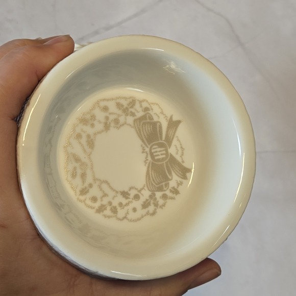 New in box. Scentsy Harry Potter Christmas at Hogwarts Full Size Wax warmer,